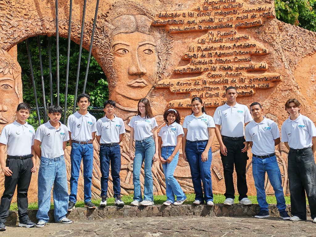 Equipo SOGED en el monumento cultural