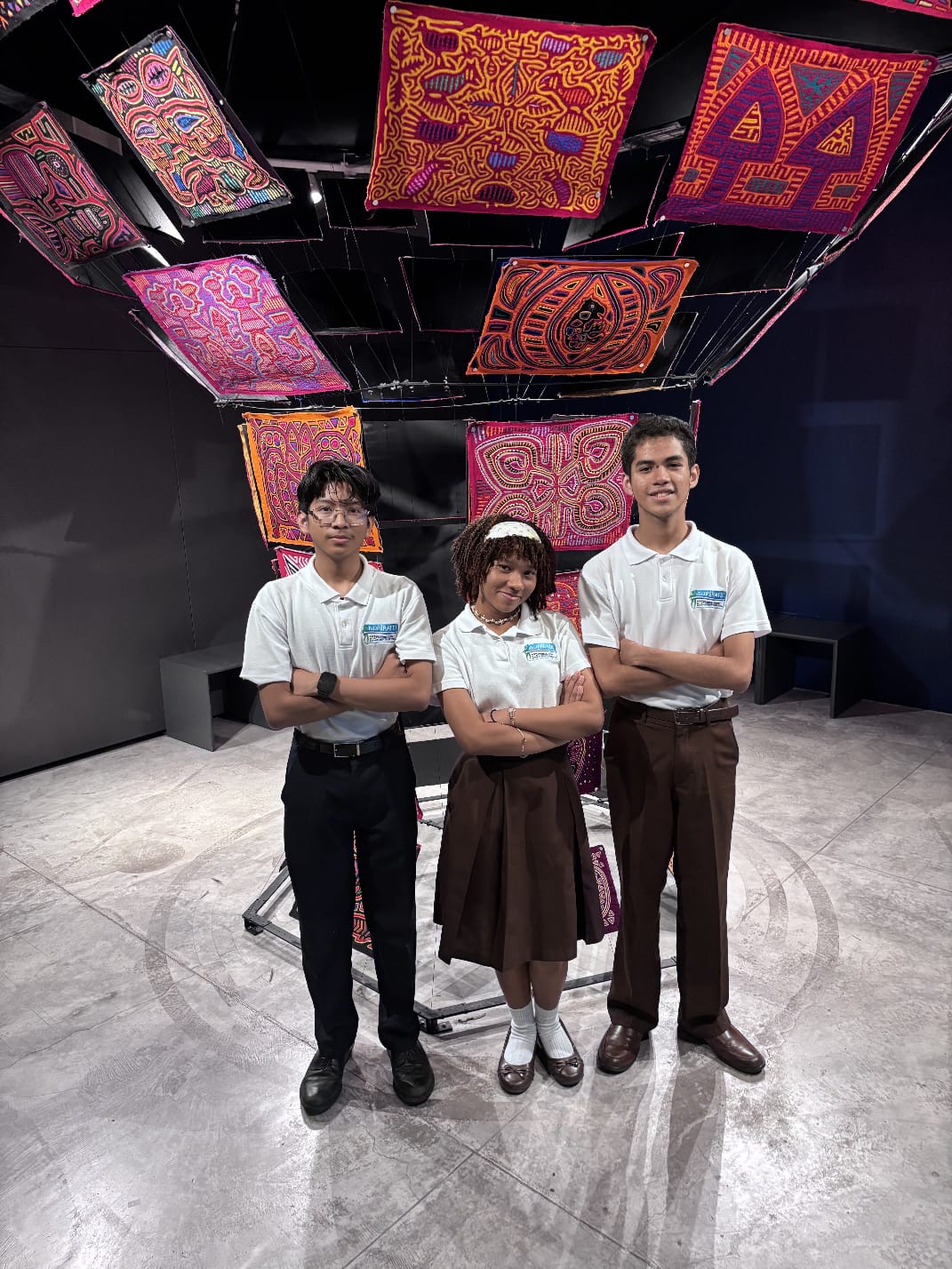 Students at Museo de la Mola exhibition